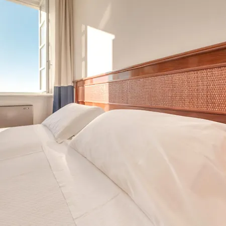 328 - Lord Nelson Chiavari, Vista Mare 1 *