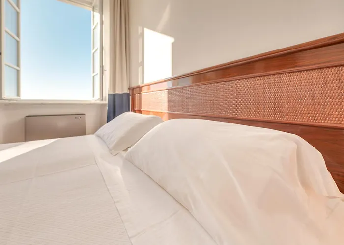 328 - Lord Nelson Chiavari, Vista Mare 1 *
